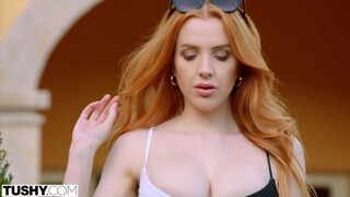 TUSHY - Scarlett Jones fenékbe kéri
