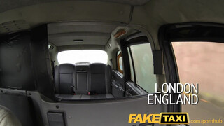 FakeTaxi - a helyi táncosnő a bárból