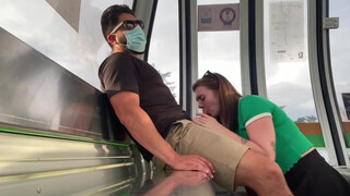 EmilyRose a metróban szopja