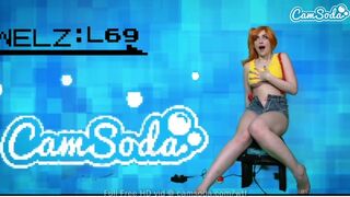 Jewelz Blu forróan kényezteti magát Misty cosplayben
