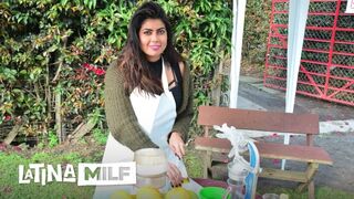 Carmen Lara éhes milf puncija mohón falja a mély baszást forró videón és vad dugás közben