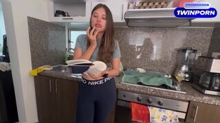 Csábító szőke szomszédnő izgi maszturbációs videót készít a szerelmének
