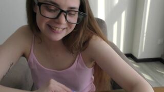 Csintalan tini könyvmoly fedez fel forró anatómiát egy izmos, nagy farkas tag mellett! 18 éves