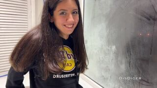 Balkonon lököm szét a csaj lábait a bulin, miközben a pasija fogalma sincs róla