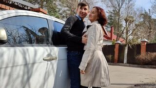 Óriási keblek és vadul szexelő dögös milf