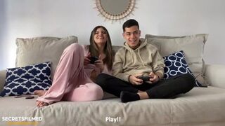 Videójátékos tét a mostohatesóm orális élvezetére