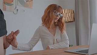 Szűk tini puncijába élvez bele a zoom értekezleten