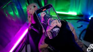 Végtelen Fröcskölés - Beleélvezéses és Bukkake Kalandok Cyberpunk, Witcher és Hentai Hangulatban
