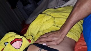 Mostohaapám az ágyamba lopózik és telefröcsköli a forró punciomat