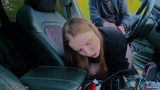 Autós csaj orálisan kiszolgál és keményen kapja, miután lebukik egy nyilvános korbácsoláson - POV