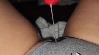 Pornónézés közben nedvesedik a bugyija, és vadul élvezi!