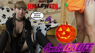 Kis boszorkány megidézi a hatalmas farkát, hogy keményen megszúrják és telehabarják a nedves punciát - Halloween 2020