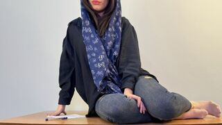 Csábító arab milf vágykeltően elcsábítja a bankárt a vám ellenében