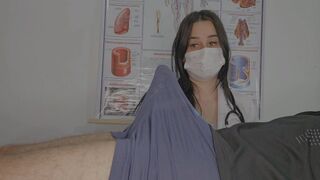 Nővér szenvedélyesen kezeli a merevedésgondos betegét