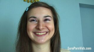 Egy 18 éves lány bevallotta, hogy odavan az anális élvezetért, ezért alaposan megdolgoztattam a csintalan fenekét - Euro Porn Vids