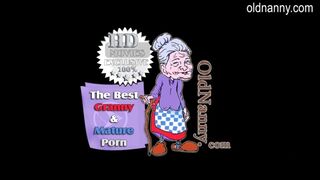 Érett Szépség Forró Új Játékkal Ébred az Old Nanny-n