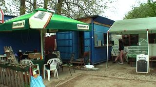 Erotic Planet - Dögös MILF elcsábítja a főnököt a dinerben egy vad szopással és extrém játékokkal