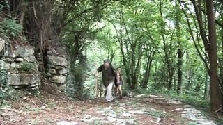 Old Pigs - Vad kaland az erdőben egy érett vezetővel és egy pajkos tinivel