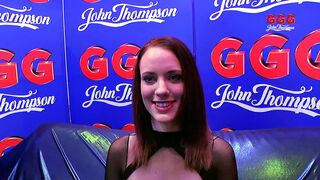 Viktoria Goo vörös csábító casting lány hatalmas cicikkel csoportos élvezetben mélyen megdugva