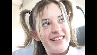 Tabitha Blue és Madison Sins hatalmas keblekkel nyalják a kemény farkat a retro amerikai punci vágy 5. részében