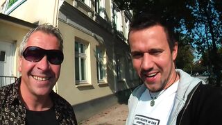 Forró, dús keblű MILF szexterapeuta mohón nyel a vastag faszt POV-ban
