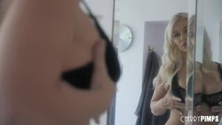 Nagy Mellű Szőke MILF Mohón Nyeli A Vastag Dákót A Cherry Pimps Csatornán