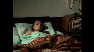 Dús keblű lány mohón szopja és vágyakozva lovagol Silvio vastag, kemény farkán