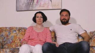Sonja Sweet mohón szopja és kényezteti a vastag farkat a pasijaival a válogatásban