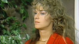 Sheri St. Clair és Kimberly Carson buja MILF szépségek nyelvelcsábító retro szopás orgazmuséhséggel, szőke és fekete tincsek között