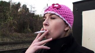Tini lány lángoló jutalma a nagymamával és egy vad hármasban