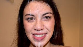 Tiffany Doll vadul letérdel a francia monstrum előtt, mohón nyel belőle minden centit a forgatáson és vastag, forró ondót élvez el az arcára