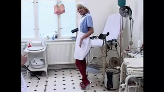 Cseh amatőr nimfomán élvezettel nyeldesi a műfaszt és a forró ondót szopás közben
