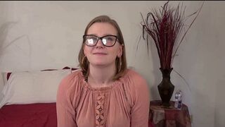 Forró MILF-ek óriási csöcsekkel alig bírják a feszes puncijukba tolt keményet a Desperate Amateurs új válogatásán