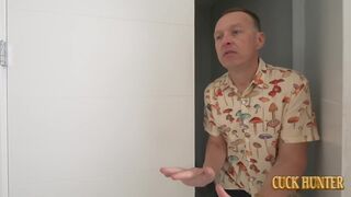 Szexi feleség Ashley Wolfe vadul élvezi, ahogy Will Tile a Cuck Hunter szeme láttára keményen megdolgozza