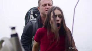 Fiatal szépség, Arwen Gold kéjes kalandja kutyapózban a 18 Virgin Sex csatornán