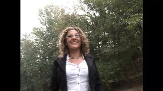 Két buja, szőrös MILF leszbikus gyönyöre Alessia Donatival